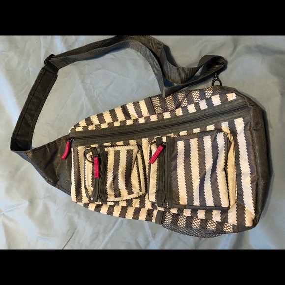 Thirty-One Handbags - Thirty-One Sling Back bag